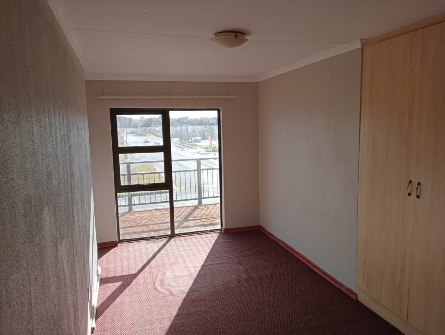 To Let 4 Bedroom Property for Rent in Langenhovenpark Free State